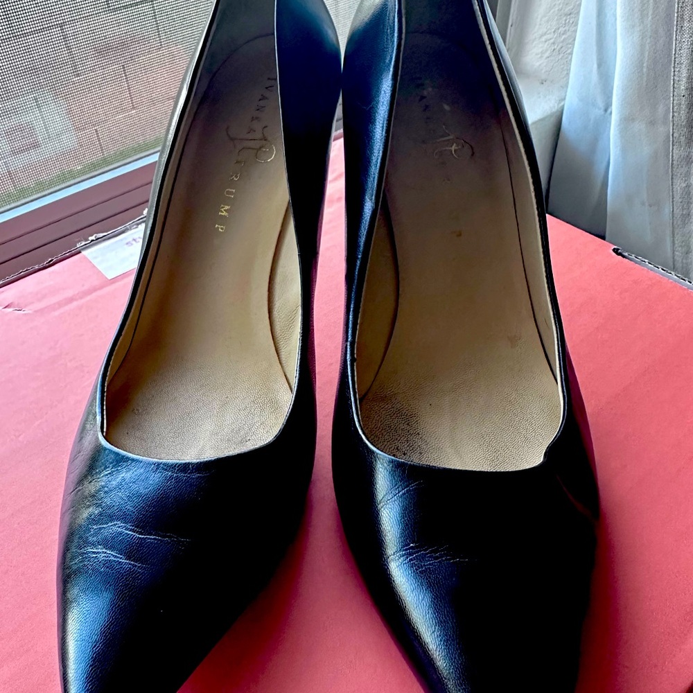 Ivanka Trump Women’s Black Pumps size 10M
